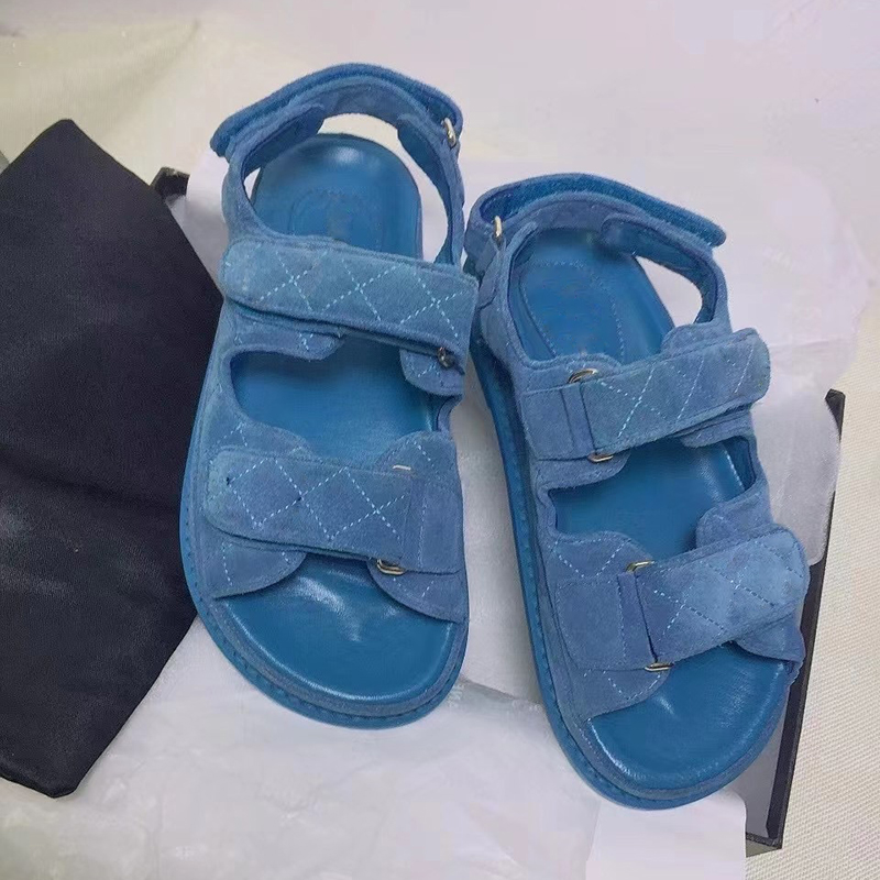 2021 luxury bubble running women's sandals designer jelly beach soft sole leather denim plastic smooth sports leisure platform Velcro multi, Navy blue
2021 luxury bubble running women's sandals designer jelly beach soft sole leather denim plastic smooth sports leisure platform Velcro multi, Navy blue