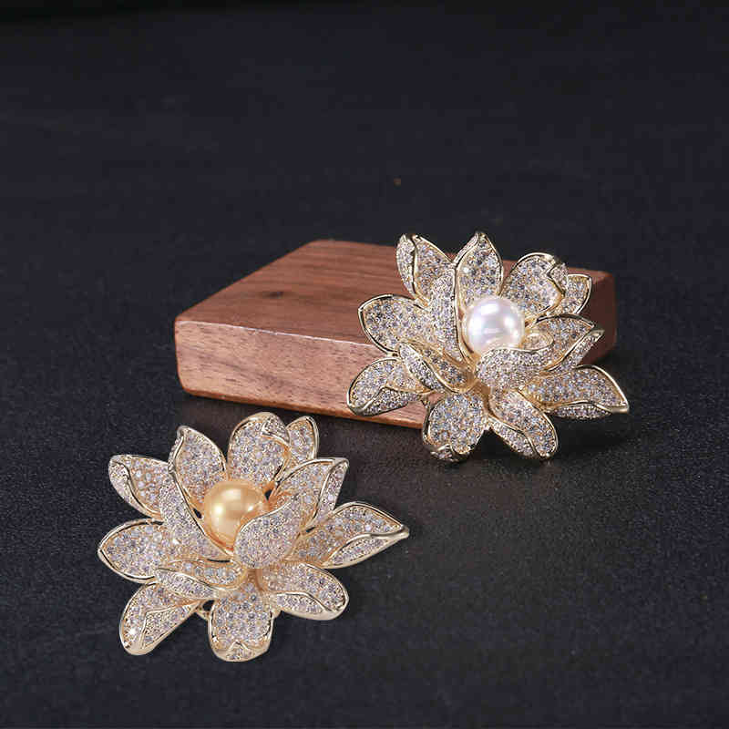 Fashion Korean Lotus Brooch Inlaid with Zircon Pearl