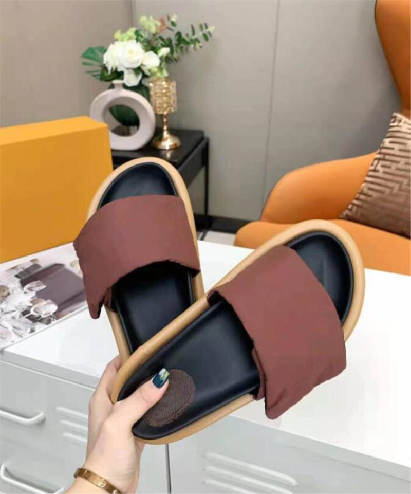 ladies sandals latest Pool Pillow Comfort Mules Women Fashion Slippers unisex Summer Vibrant Sandal Puffy Style Classic Slides 35-45 L157805, Black
ladies sandals latest Pool Pillow Comfort Mules Women Fashion Slippers unisex Summer Vibrant Sandal Puffy Style Classic Slides 35-45 L157805, Black