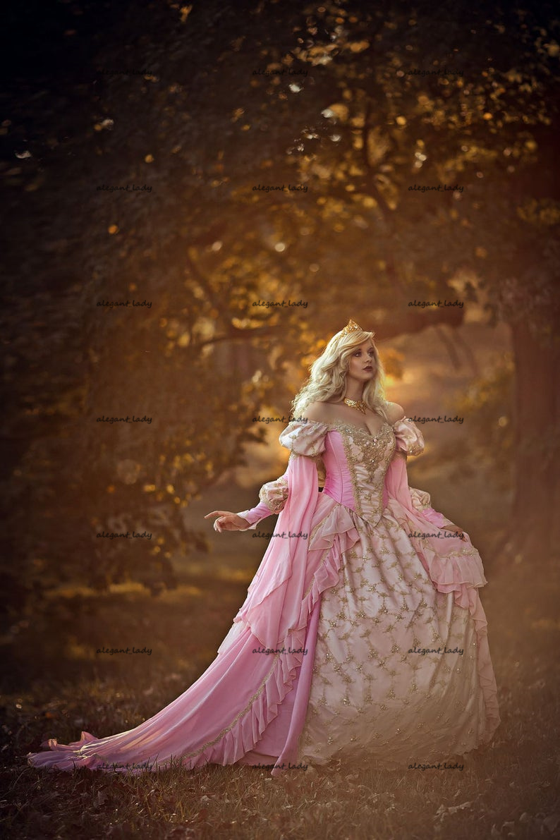 Gothic Sleeping Beauty Princess Medieval pink and gold Wedding Dress Long Sleeve Lace Appliques Victorian masquerade Bridal gown