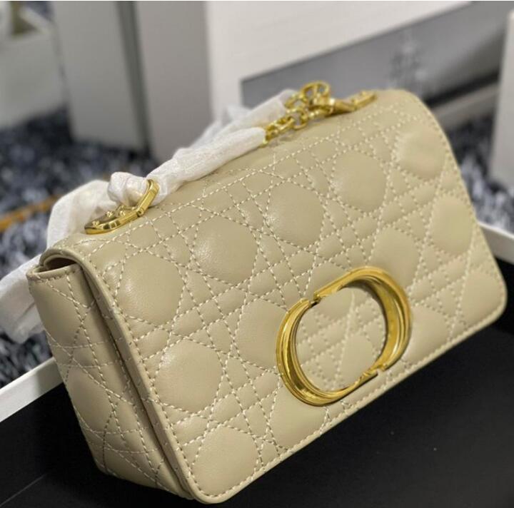 30 Montaigne bag luxurys designers bags Classic fashion three-dimensional embossed letter handbag fashionshoulder bag with box
30 Montaigne bag luxurys designers bags Classic fashion three-dimensional embossed letter handbag fashionshoulder bag with box