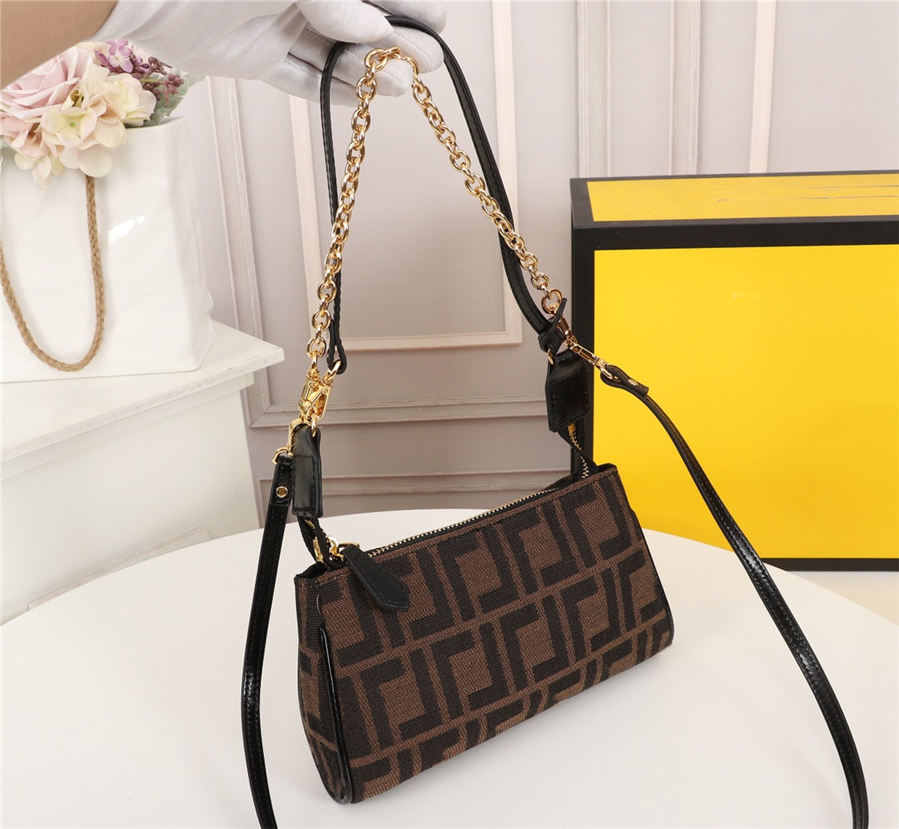 2021 Hot solds Shoulder Bags high quality Re-Edition nylon Handbags famousbags women Crossbody bag Hobo purses
2021 Hot solds Shoulder Bags high quality Re-Edition nylon Handbags famousbags women Crossbody bag Hobo purses