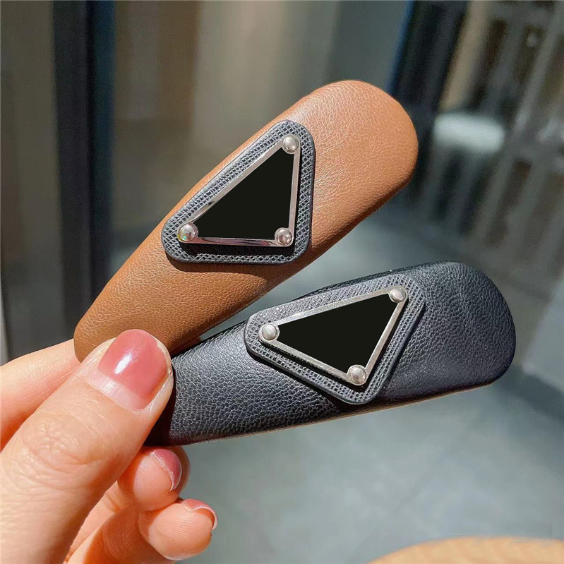 Vintage Metal Triangle Hair Clips European American Style Barrettes Sweet Women Leather Back Head Clip
Vintage Metal Triangle Hair Clips European American Style Barrettes Sweet Women Leather Back Head Clip