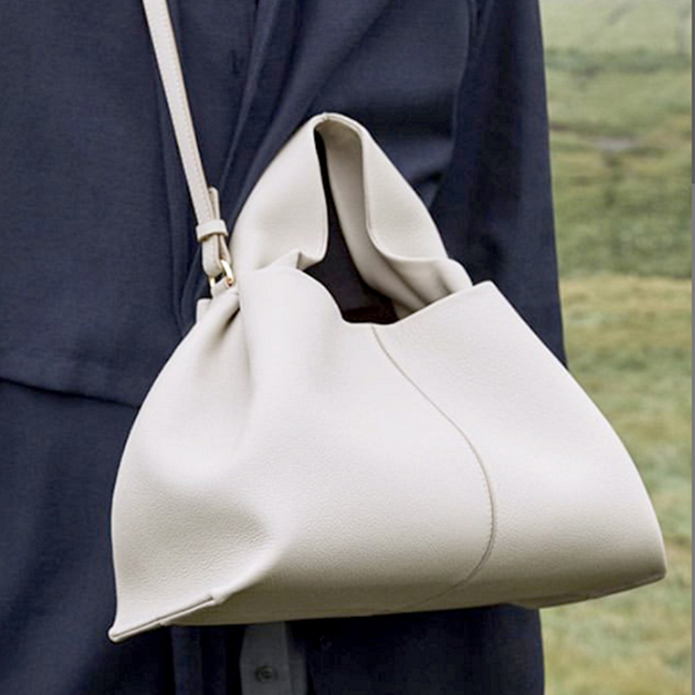 Fashion Cloud Women Handbag Soft Leather Clutches Women Dumpling Hobo Bag Vintage Shoulder Crossbody Bags for Women 2021 Tote C0308
Fashion Cloud Women Handbag Soft Leather Clutches Women Dumpling Hobo Bag Vintage Shoulder Crossbody Bags for Women 2021 Tote C0308