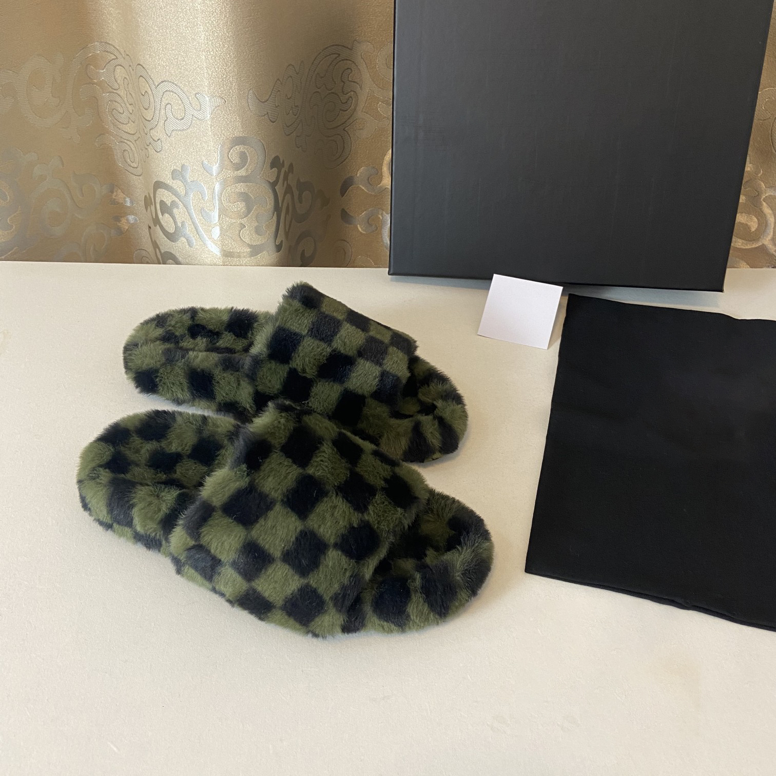 2021 Winter Womens Slippers Toe Shoes Slide Flip Flops Plush Rabbit Fur Fashion Slipper Indoor Warm Leather Rubber Wood size 34-39, Black
2021 Winter Womens Slippers Toe Shoes Slide Flip Flops Plush Rabbit Fur Fashion Slipper Indoor Warm Leather Rubber Wood size 34-39, Black