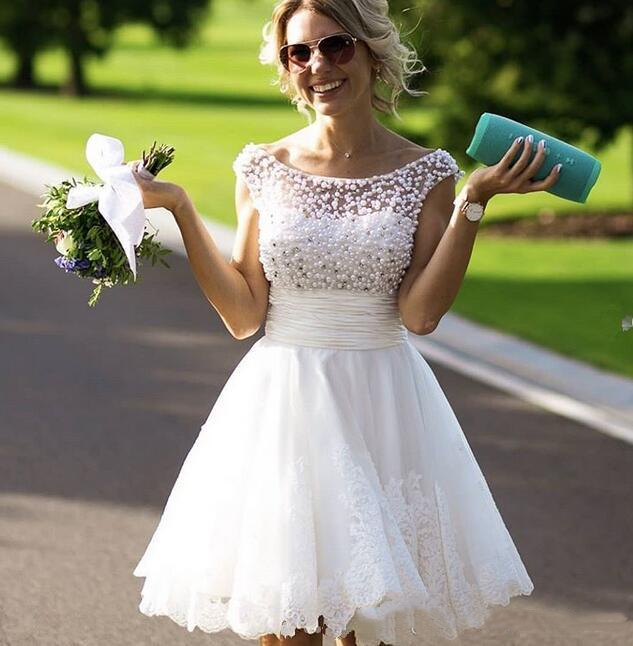 Summer Short A e Wedding Dresses Top Pearls Beading Open Back Mini Country Garden Lace Applique Bridal Gowns Engagement Party Dress