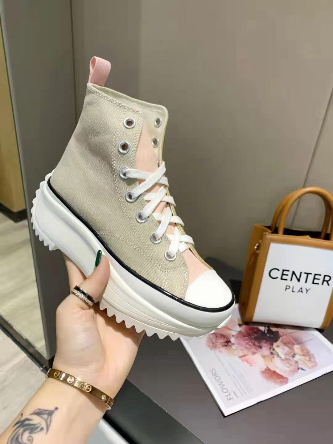 dp2021 black Hi Platform RunningTaylor 1970S Canvas Men Women Shoes Fashion plimsolls White Casual Chaussures kjjjj0001
dp2021 black Hi Platform RunningTaylor 1970S Canvas Men Women Shoes Fashion plimsolls White Casual Chaussures kjjjj0001