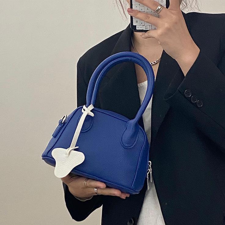 Blue Lychee Pattern Soft Waxy Texture Bags One-Shoulder Portable Small Niche Design Spring And Summer All-Match Messenger Bag Female, Black
Blue Lychee Pattern Soft Waxy Texture Bags One-Shoulder Portable Small Niche Design Spring And Summer All-Match Messenger Bag Female, Black