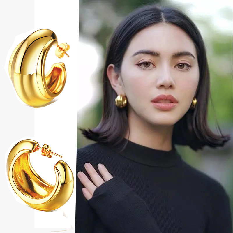 American Designer Model Style Brass Gold Plated Elegant Wide Face Copper Earrings Silver Pin Earrings
American Designer Model Style Brass Gold Plated Elegant Wide Face Copper Earrings Silver Pin Earrings