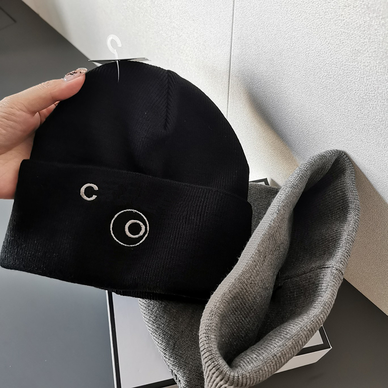 Fashion Knitted Hat Men Women Letter Designers Hats Brand Luxurys Beanie Couple sports Wool Cap New Winter Caps Warm high quality, Blue;gray
Fashion Knitted Hat Men Women Letter Designers Hats Brand Luxurys Beanie Couple sports Wool Cap New Winter Caps Warm high quality, Blue;gray