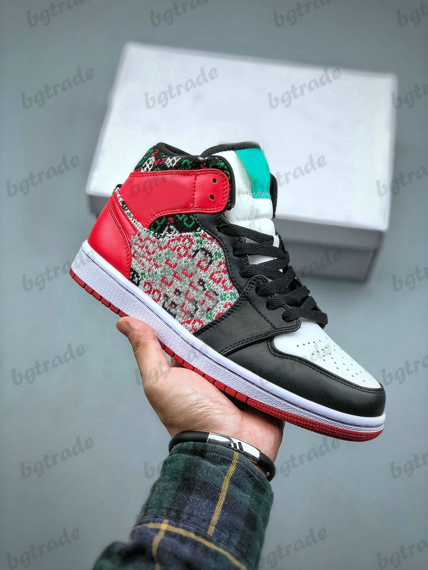 1 Mid SE GS Ugly Christmas Sweater Designer Basketball Shoes 1s Holiday Red Game Console Trainers Sports Sneakers
1 Mid SE GS Ugly Christmas Sweater Designer Basketball Shoes 1s Holiday Red Game Console Trainers Sports Sneakers