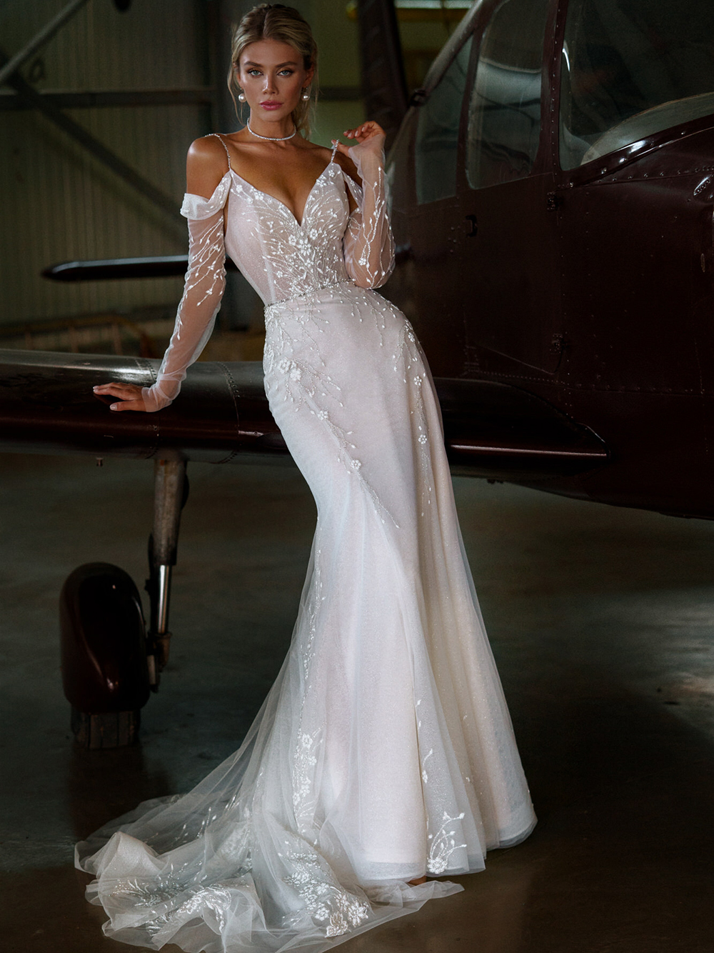 Wedding Dresses long sleeve Mermaid V Neck Button Appliqued Spaghetti Straps Beading Sexy Elegant Long Backless Illusion 2022 Bridal Gowns