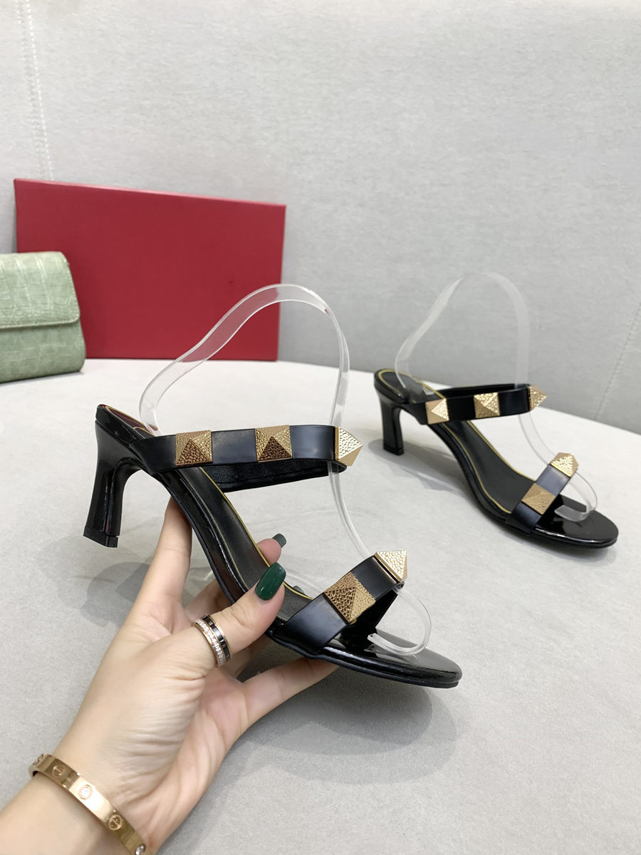 Valentino
Shoes Luxury Designers Shoes 2021 fashion sandals high heels high quality imitation counter brand sandals high heels q13-1
Valentino
Shoes Luxury Designers Shoes 2021 fashion sandals high heels high quality imitation counter brand sandals high heels q13-1