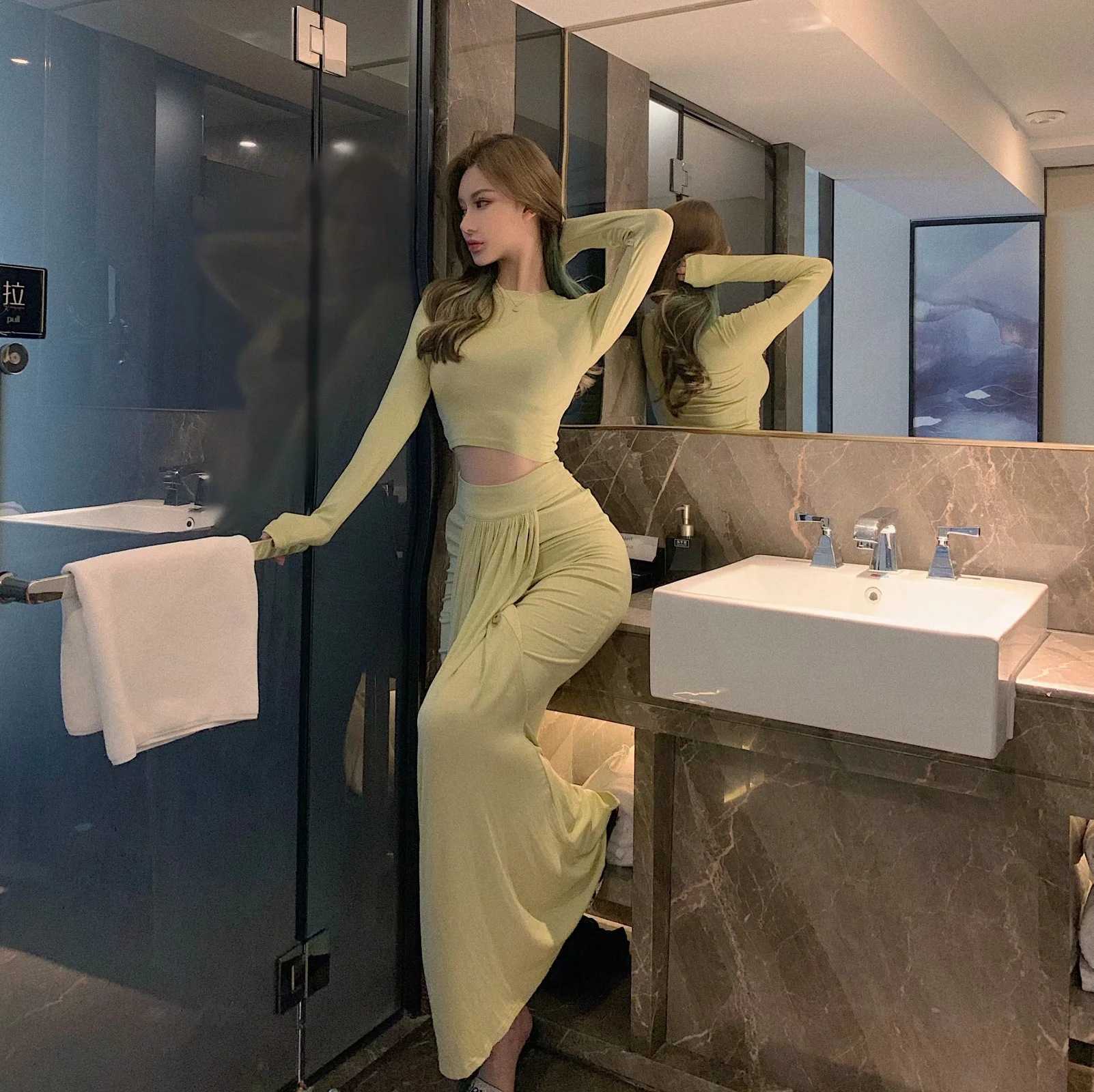 WOMENGAGA Goddes Temperament Suit Autumn Fold Elastic Long Sleeve T-Shirt + Pleated Sexy Hip Skirt Two Piece OM32 210603