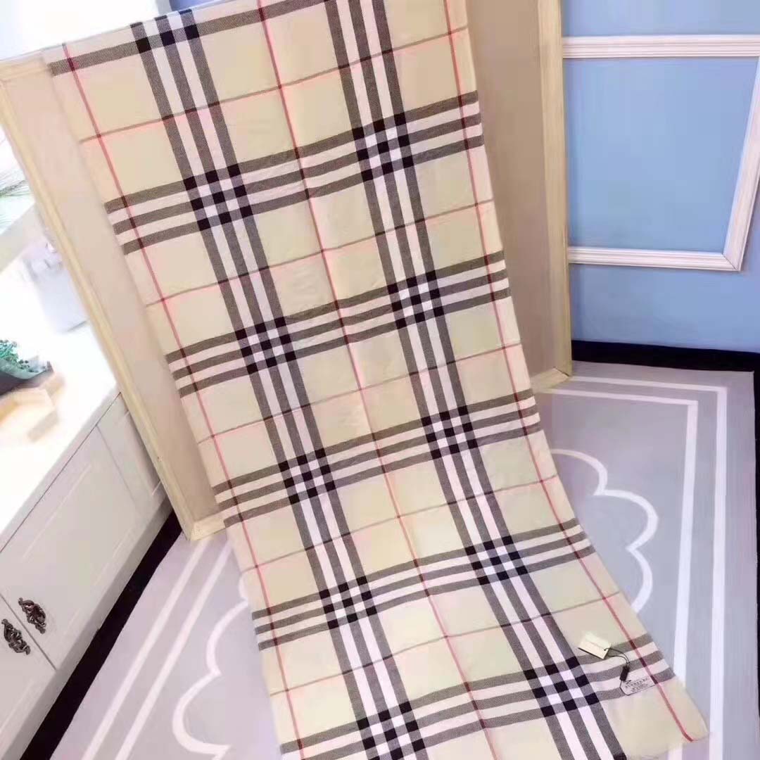 Luxury Cashmere High-end soft thick scarf Classic plaid printed men's and women's Top Quality Fashion Brand suits Scarves
Luxury Cashmere High-end soft thick scarf Classic plaid printed men's and women's Top Quality Fashion Brand suits Scarves