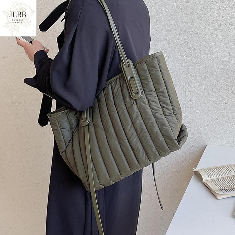 Casual Quilted Space Padded Women Shoulder Bags Down Cotton Handbags Nylon Large Capacity Totes Female Big Purses 2021 Winter, Black
Casual Quilted Space Padded Women Shoulder Bags Down Cotton Handbags Nylon Large Capacity Totes Female Big Purses 2021 Winter, Black