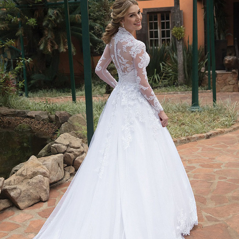 2022 Vintage V Neck A-Line Wedding Dresses Bridal Gowns Long Sleeves Illusion Back Buttons Court Train Spring Summer Plus Size Garden Bride Dress Appl