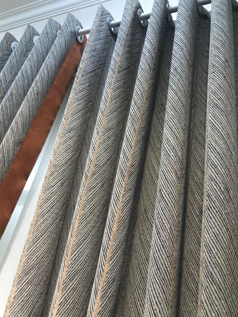 Light Luxury Fishbone Curtain Small Mechanism Texture Jacquard Fabric Living Room Balcony Bedroom Curtain, Premium grey
Light Luxury Fishbone Curtain Small Mechanism Texture Jacquard Fabric Living Room Balcony Bedroom Curtain, Premium grey
