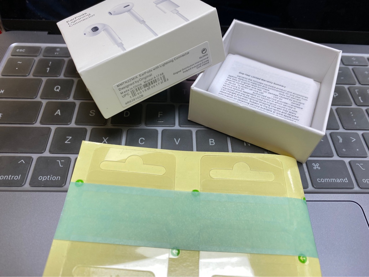 Original chip iphone 7 lightning 8pin earphones With volume control and mic APPLE Earphone Headphone Headset Handsfree with Retail packaging
Original chip iphone 7 lightning 8pin earphones With volume control and mic APPLE Earphone Headphone Headset Handsfree with Retail packaging