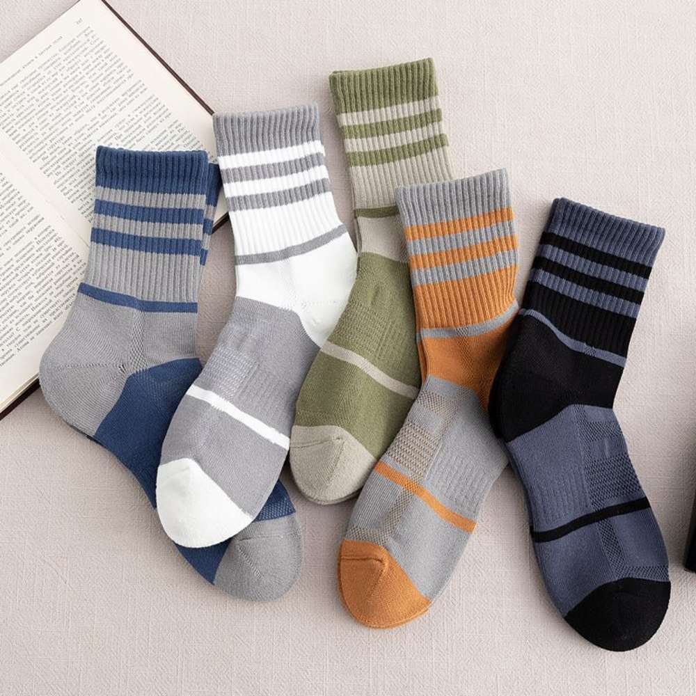 Autumn winter 2021 new towel bottom sports men's thickened and brushed terry socks, color matching striped cotton, Black
Autumn winter 2021 new towel bottom sports men's thickened and brushed terry socks, color matching striped cotton, Black