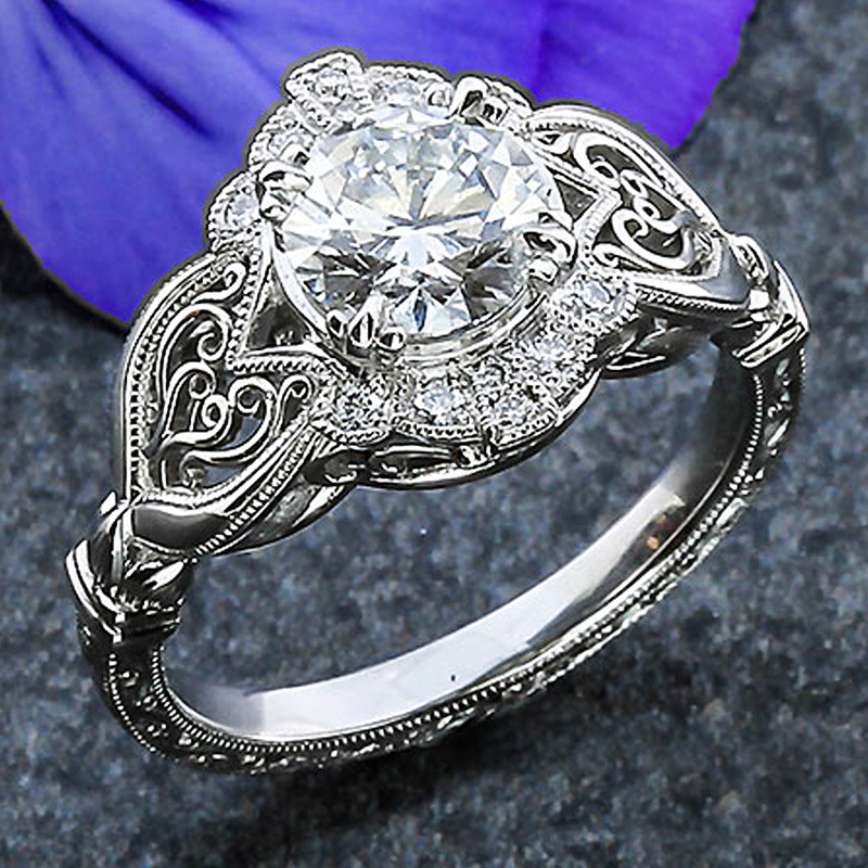Mens and womens RING exquisite luxury zircon women's creative texture relief hand jewelry
Mens and womens RING exquisite luxury zircon women's creative texture relief hand jewelry