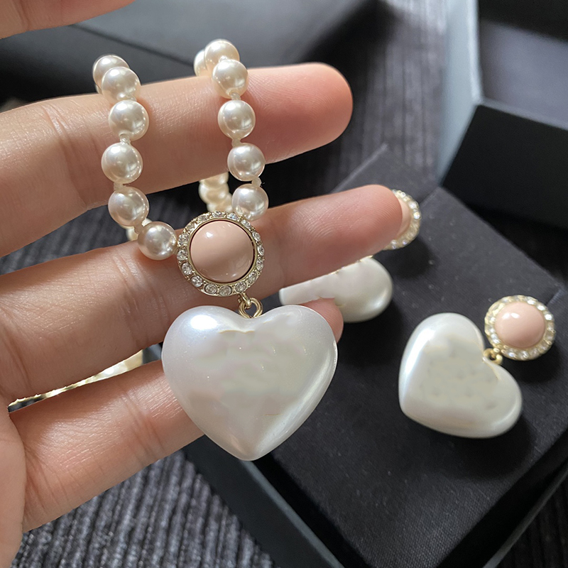 Fashion Earring Have Stamp Luxury Designer Earrings Love Studs pearl necklace Classic letter, Golden;silver
Fashion Earring Have Stamp Luxury Designer Earrings Love Studs pearl necklace Classic letter, Golden;silver