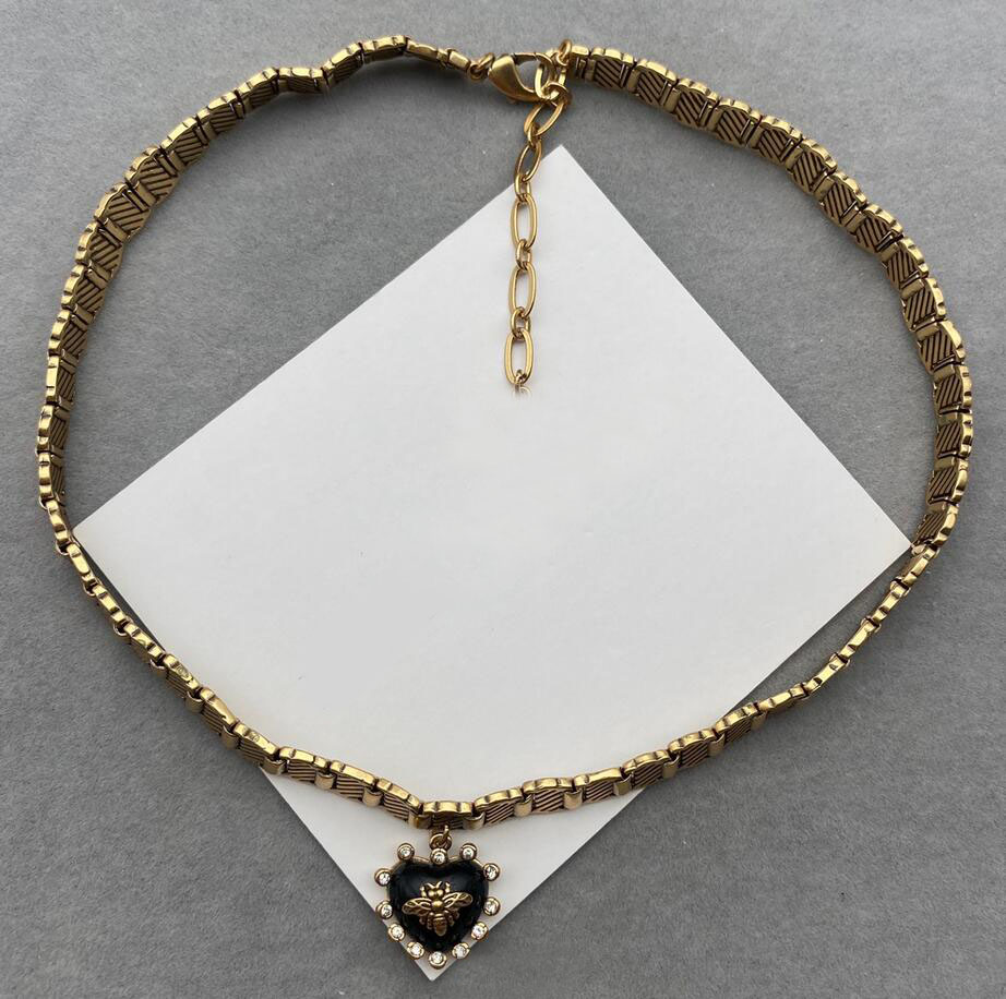 Fashion personality designers choker necklace luxurys heart pendant bijoux chains for lady womens Party Wedding Lovers gift jewelry With BOX, Golden;silver
Fashion personality designers choker necklace luxurys heart pendant bijoux chains for lady womens Party Wedding Lovers gift jewelry With BOX, Golden;silver
