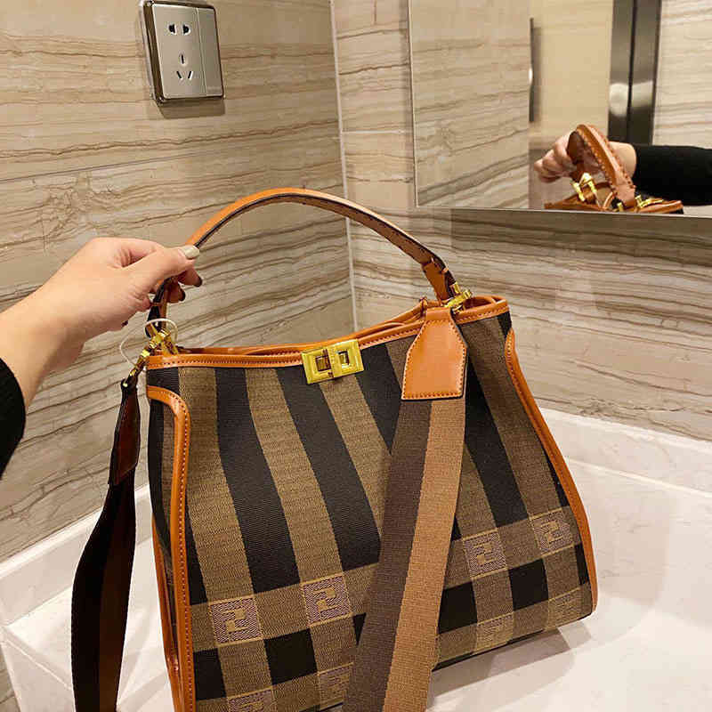 Luxurys Bags Embroidery 2021 Canvas Letter Shopping Portable Shoulder Pekaboo Commuter Designer Handbags
Luxurys Bags Embroidery 2021 Canvas Letter Shopping Portable Shoulder Pekaboo Commuter Designer Handbags