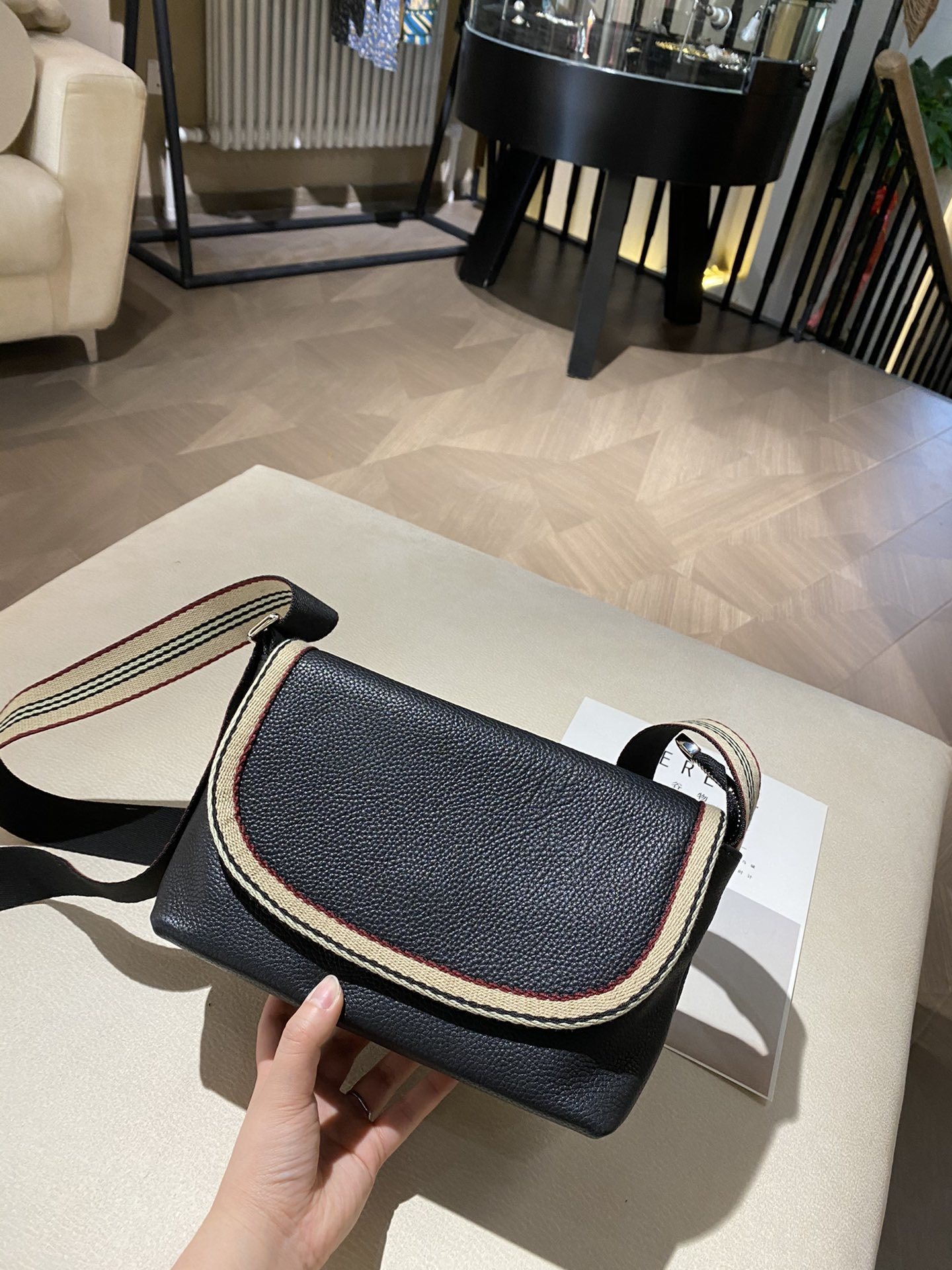 2021 fashionable and beautiful ladies famous shoulder bag leather chain messenger bag fashionable 26*17cm Black1, Black
2021 fashionable and beautiful ladies famous shoulder bag leather chain messenger bag fashionable 26*17cm Black1, Black