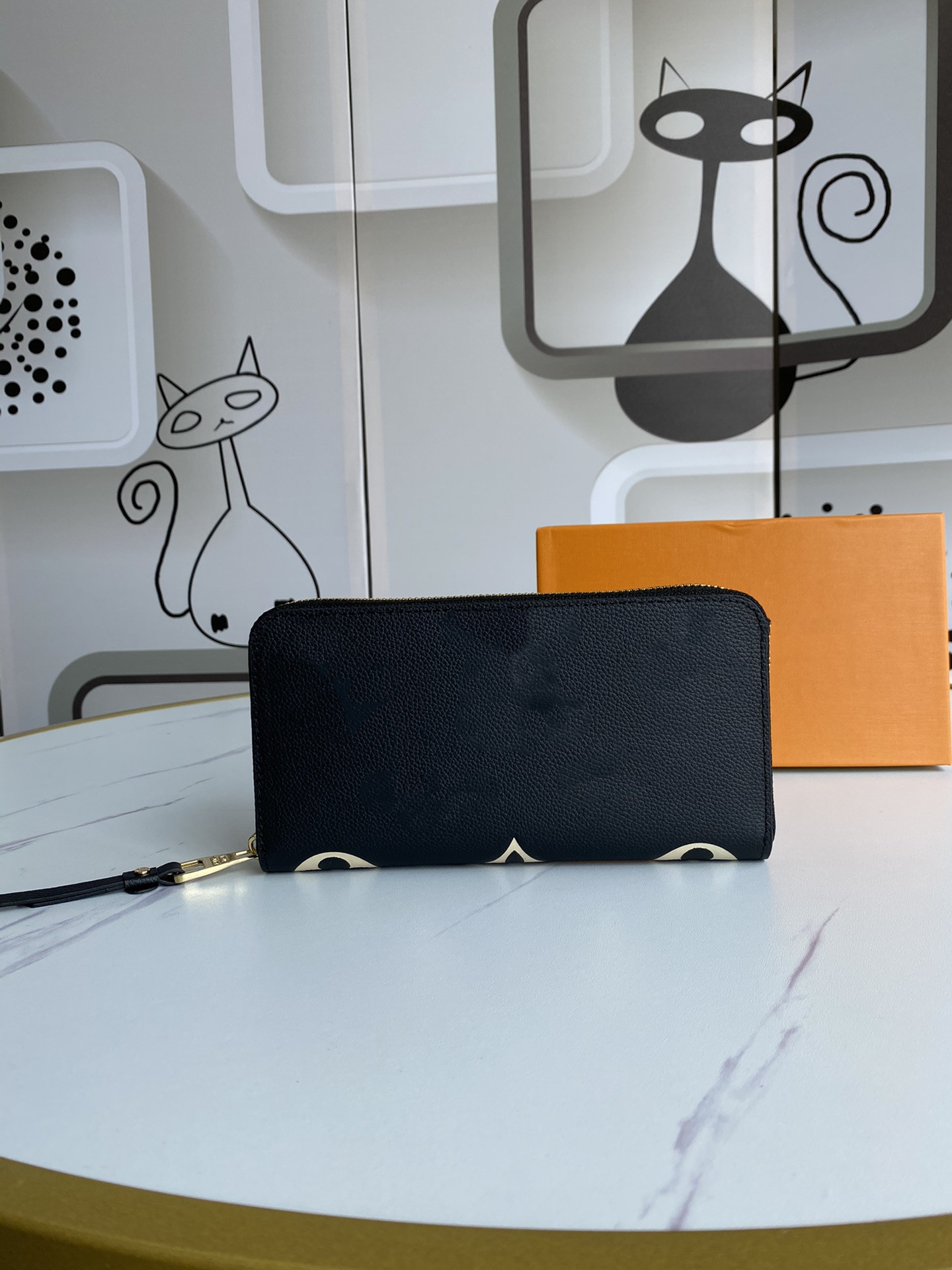 luxurys designer bags wallet Leather Canvas 12 Credit Slots Long Zipper Wallets Card Holder Purse Women Clutches Bag high quality M69794 M80481, Red;black
luxurys designer bags wallet Leather Canvas 12 Credit Slots Long Zipper Wallets Card Holder Purse Women Clutches Bag high quality M69794 M80481, Red;black