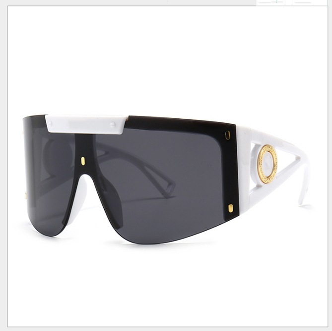 2021 New Top Men sunglasses fashion top metal half frame UV400 ultraviolet protective glasses steampunk summer square style with package
2021 New Top Men sunglasses fashion top metal half frame UV400 ultraviolet protective glasses steampunk summer square style with package