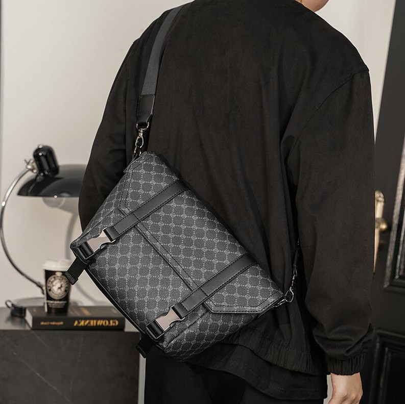 Factory wholesale men shoulder bags outdoor daily sports and leisure leather backpacks street personalized printed messenger bag large clamshell plaid handbags, Black1-plaid
Factory wholesale men shoulder bags outdoor daily sports and leisure leather backpacks street personalized printed messenger bag large clamshell plaid handbags, Black1-plaid