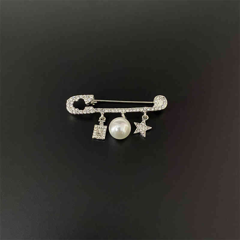 Brooch Camellia High-grade Female Exquisite Minority Design 2021 Fashion Sense Suit Pin Accessories
