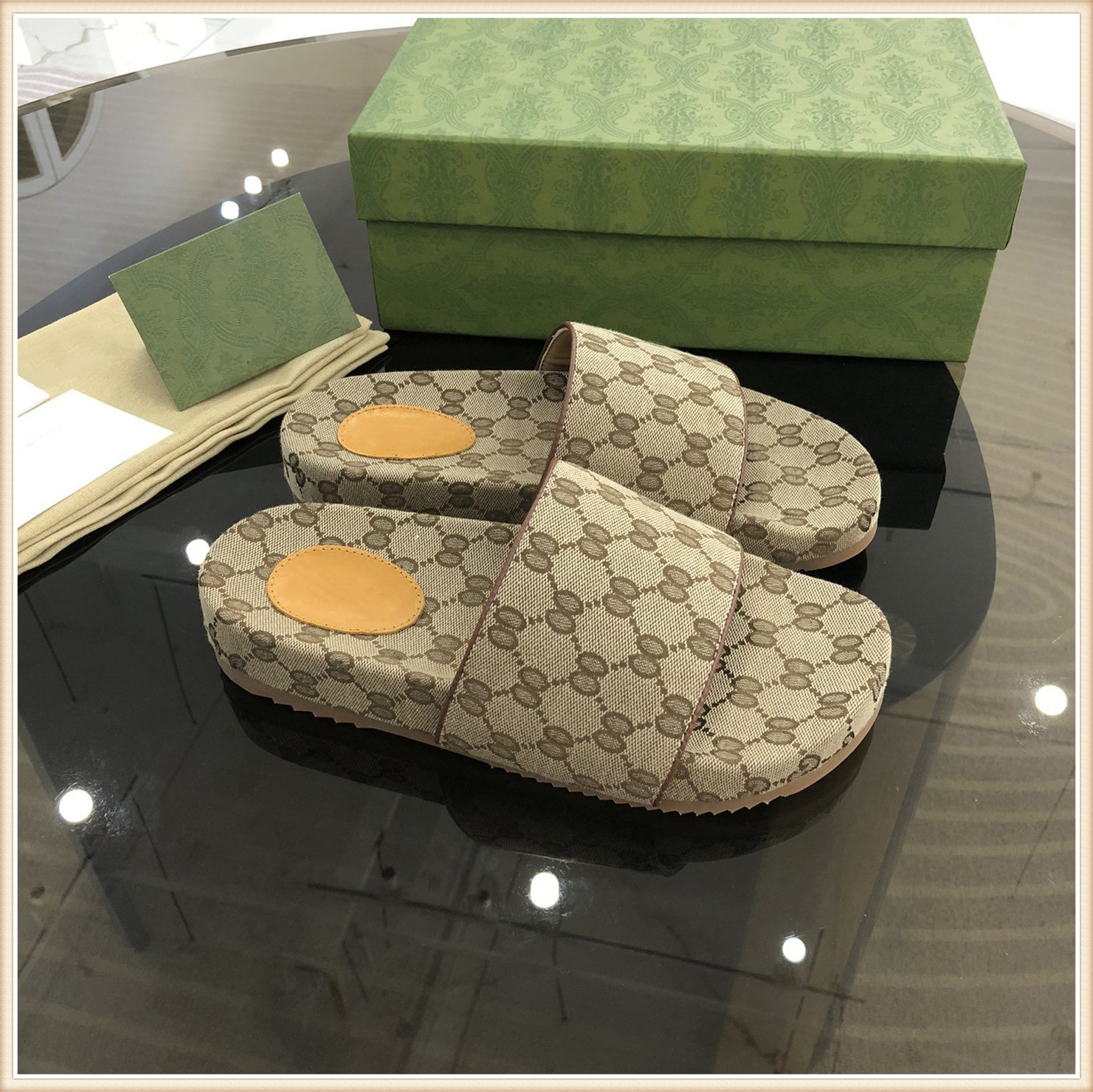 2021 Summer classic plaid flat-soled slippers, casual beach shoes, couple models, one-word slipperss, non-slip soft-soled outer wear, As picture 6
2021 Summer classic plaid flat-soled slippers, casual beach shoes, couple models, one-word slipperss, non-slip soft-soled outer wear, As picture 6