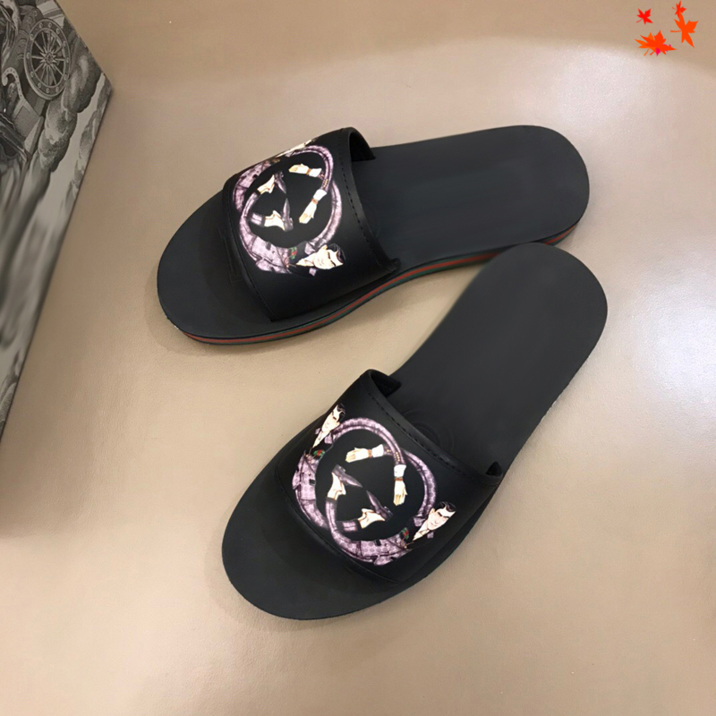 2021 Designer luxurys slippers men sandals fashion beach shoes flip flops flat non-slip classical hole slipper with box size 39-45 -G0238, Black
2021 Designer luxurys slippers men sandals fashion beach shoes flip flops flat non-slip classical hole slipper with box size 39-45 -G0238, Black