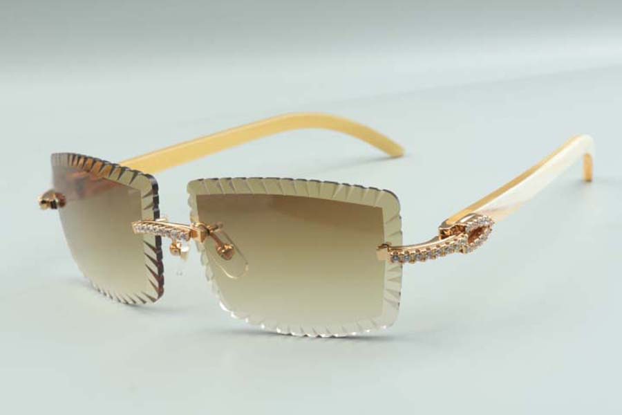 2021 Newest style Direct sales cutting lens medium diamonds sunglasses 3524021, natural buffalo horn temples glasses, size: 58-18-135mm
2021 Newest style Direct sales cutting lens medium diamonds sunglasses 3524021, natural buffalo horn temples glasses, size: 58-18-135mm