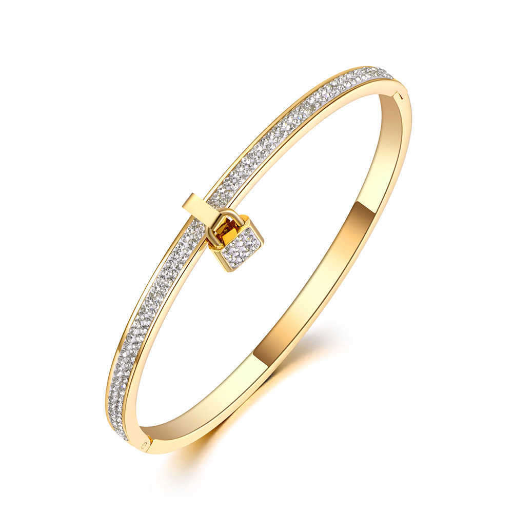 Trendy Clay Pave Setting Crystal Lock Charm Bracelets Bangle for Women Stainless Steel Bracelet for Birthday Gift B20024 Q0717
Trendy Clay Pave Setting Crystal Lock Charm Bracelets Bangle for Women Stainless Steel Bracelet for Birthday Gift B20024 Q0717