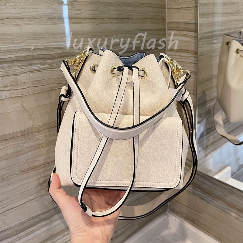 2021 Latest LOCKME BUCKET Bag Drawstring Designers Shoulder Pocket with Turn Lock Luxurys Womens Handbags Purses, Black
2021 Latest LOCKME BUCKET Bag Drawstring Designers Shoulder Pocket with Turn Lock Luxurys Womens Handbags Purses, Black