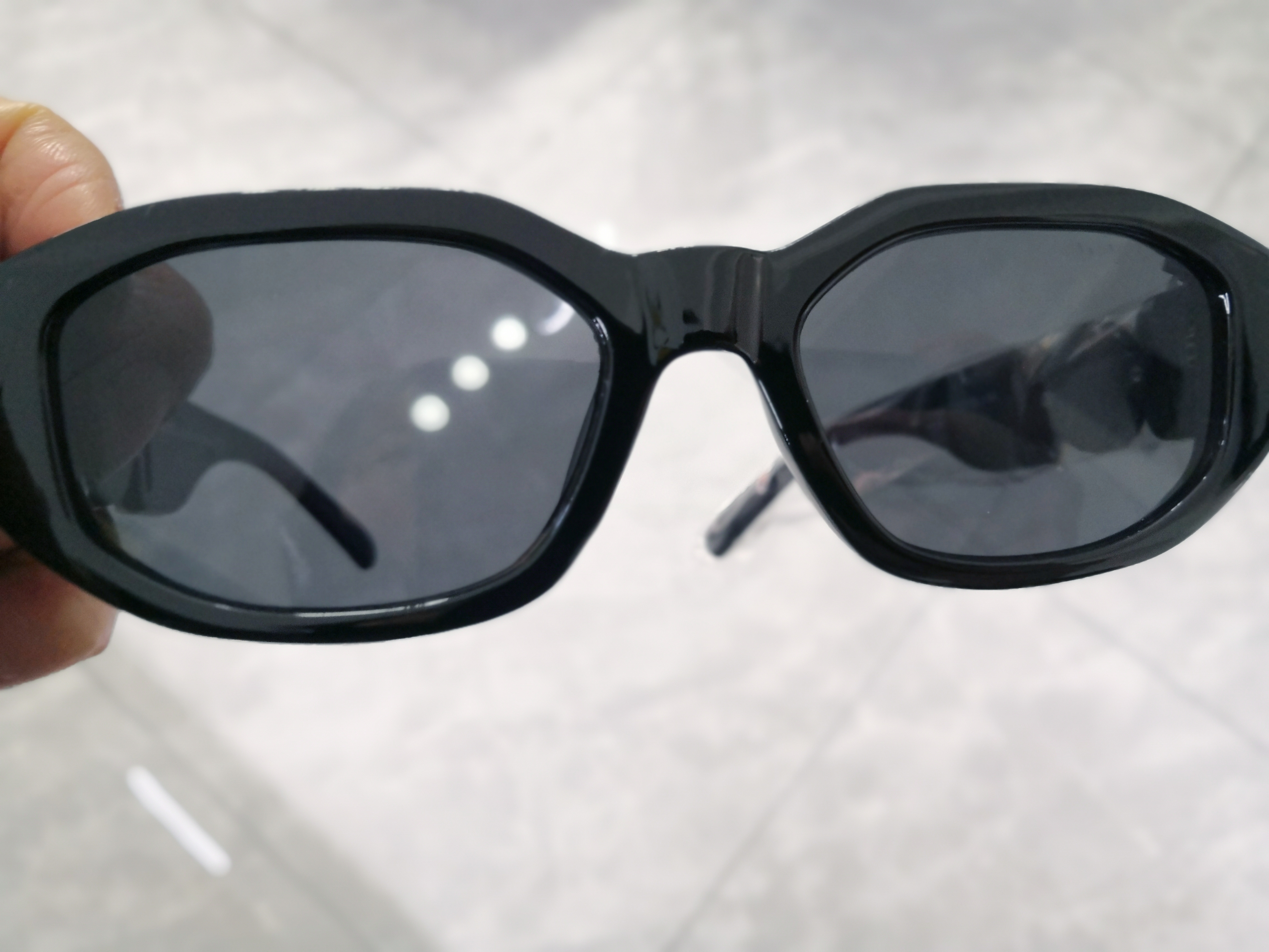 2022 Sunglasses For Men and Women Summer style Unisex Sun glasses Anti-Ultraviolet Retro Shield lens Plate Full frame fashion Eyeglasses free Come With Package 53mm
2022 Sunglasses For Men and Women Summer style Unisex Sun glasses Anti-Ultraviolet Retro Shield lens Plate Full frame fashion Eyeglasses free Come With Package 53mm