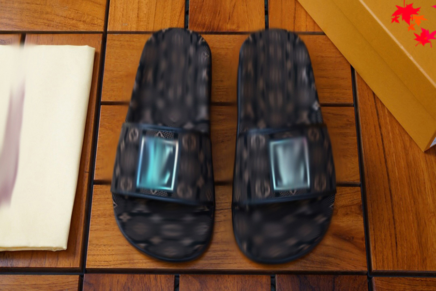 2021 Designer luxurys slippers men sandals fashion beach shoes flip flops flat non-slip classical hole slipper with box size 39-45 -G31, Black
2021 Designer luxurys slippers men sandals fashion beach shoes flip flops flat non-slip classical hole slipper with box size 39-45 -G31, Black