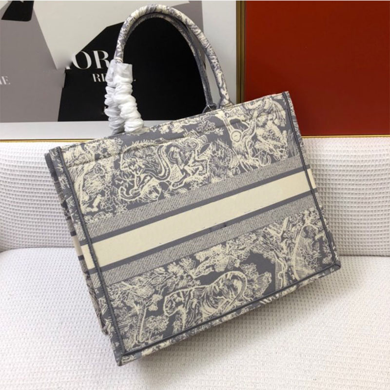 woman Handbag Shopping Bag Catwalk fashion Style Shoulder Bags Match Silk scarf Official website series Totes Strive to build Exquisite eleg, Ribbon(not for sale separatel
woman Handbag Shopping Bag Catwalk fashion Style Shoulder Bags Match Silk scarf Official website series Totes Strive to build Exquisite eleg, Ribbon(not for sale separatel