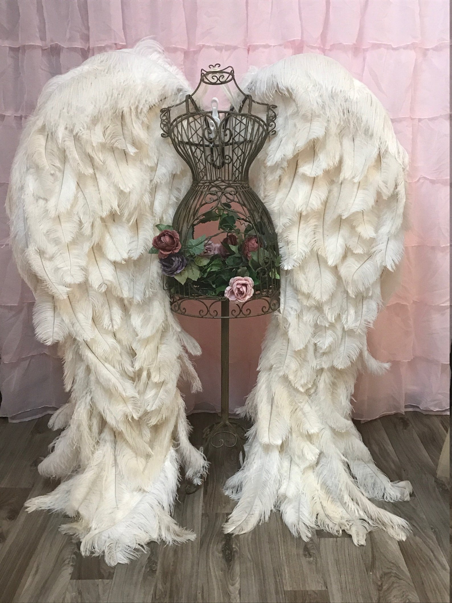 Adtults High quality Ostrich feather beautiful soft Angel Wings Amazing photography props Wedding Anniversary party Decorations
Adtults High quality Ostrich feather beautiful soft Angel Wings Amazing photography props Wedding Anniversary party Decorations