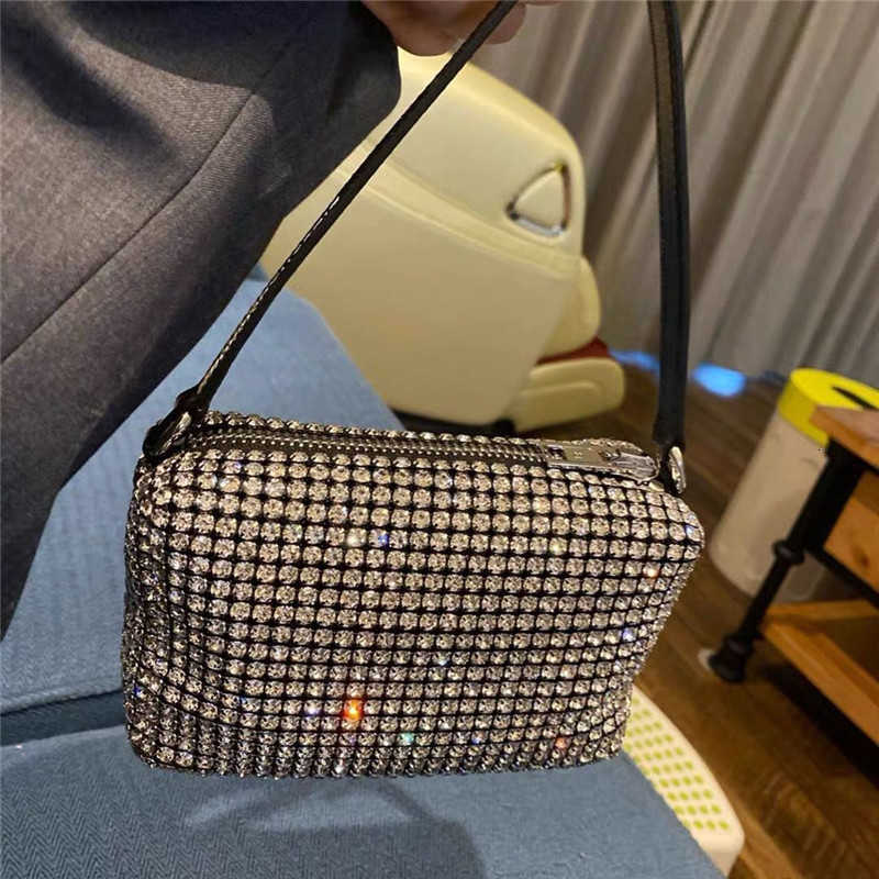 FLOWER large-capacity handbagsLuxurys Designers High Quality Designer Totes Women Crystal Diamante Flap Handbags Metallic Chain Shoulder Bags Cross, Red
FLOWER large-capacity handbagsLuxurys Designers High Quality Designer Totes Women Crystal Diamante Flap Handbags Metallic Chain Shoulder Bags Cross, Red