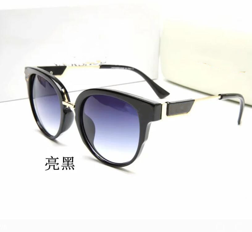 Designer Sunglasses Brand Glasses Outdoor Shades PC Farme Fashion Classic Ladies luxury Glasses Mirrors for Women 575
Designer Sunglasses Brand Glasses Outdoor Shades PC Farme Fashion Classic Ladies luxury Glasses Mirrors for Women 575