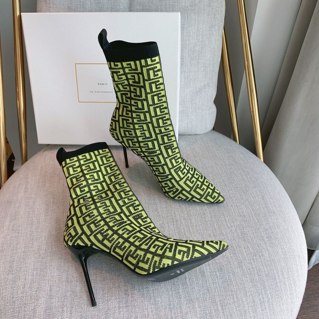 2021 Women's luxury designer leather ankle boots winter ankle-length stiletto high-heeled socks boot size 35-41, Black
2021 Women's luxury designer leather ankle boots winter ankle-length stiletto high-heeled socks boot size 35-41, Black