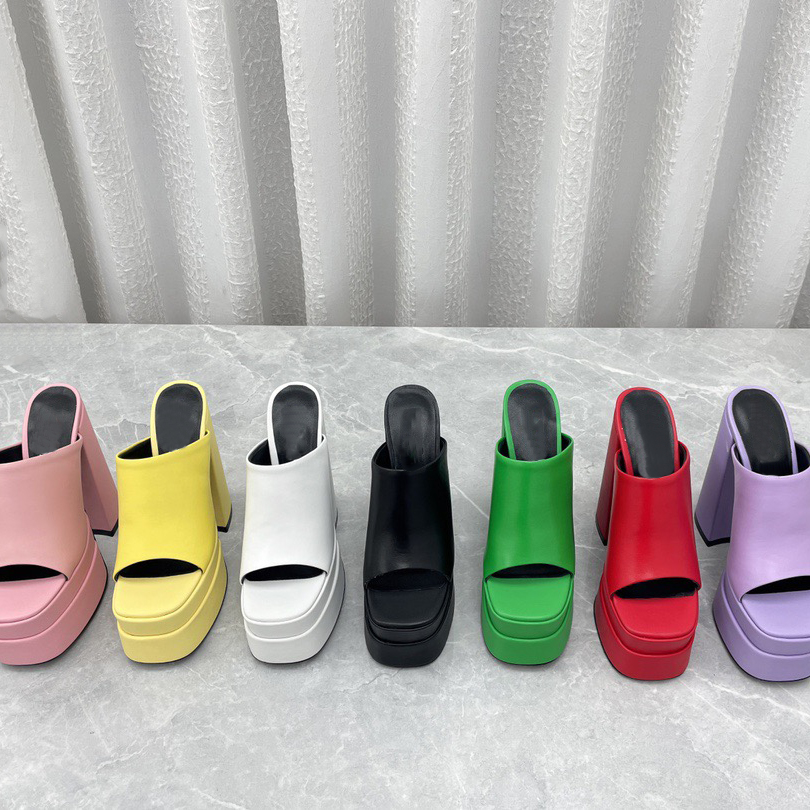 2022 new designer patented soft leather formal shoes platform thick heel women's luxury sexy slippers wedding party Sandals Size 35-42
2022 new designer patented soft leather formal shoes platform thick heel women's luxury sexy slippers wedding party Sandals Size 35-42
