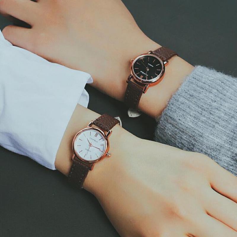 Wristwatches Fashion Style Leather Watch Women Vintage Watches Female Dress Small Dial 4 Colors Black Brown, Brown black
Wristwatches Fashion Style Leather Watch Women Vintage Watches Female Dress Small Dial 4 Colors Black Brown, Brown black