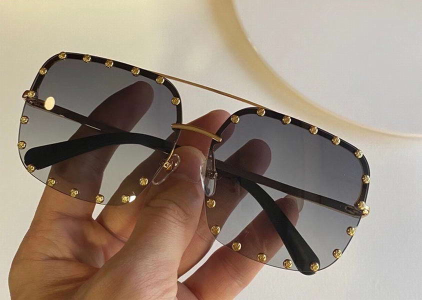 Square Sunglasses studes Gold Grey Shaded Occhiali da Sole unisex Fashion Sunglasses UV400 Protection Eyewear with Box, White;black
Square Sunglasses studes Gold Grey Shaded Occhiali da Sole unisex Fashion Sunglasses UV400 Protection Eyewear with Box, White;black