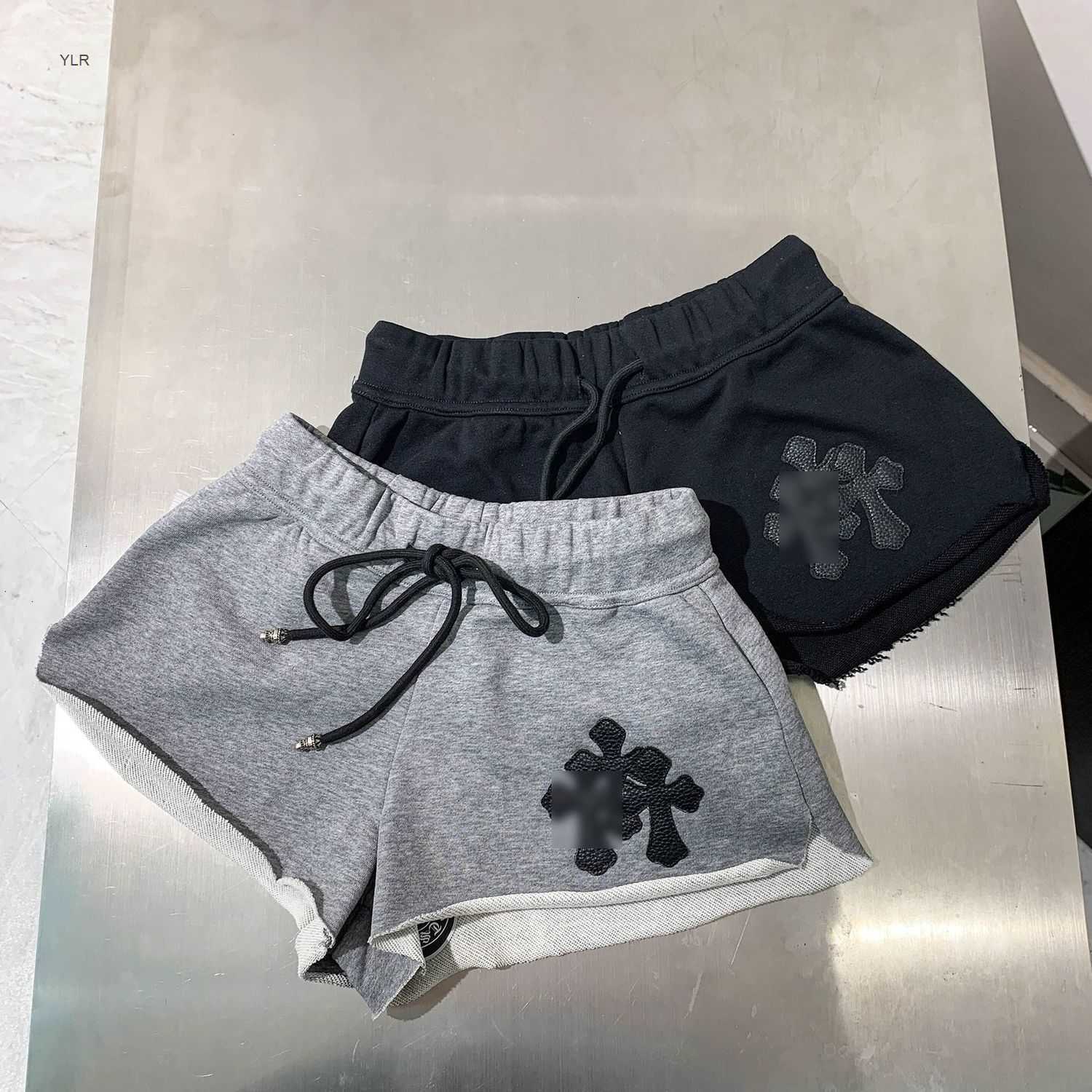 summer New CH cross heart shorts loose slimming sports high waist drawstring casual pants children, Black;white
summer New CH cross heart shorts loose slimming sports high waist drawstring casual pants children, Black;white