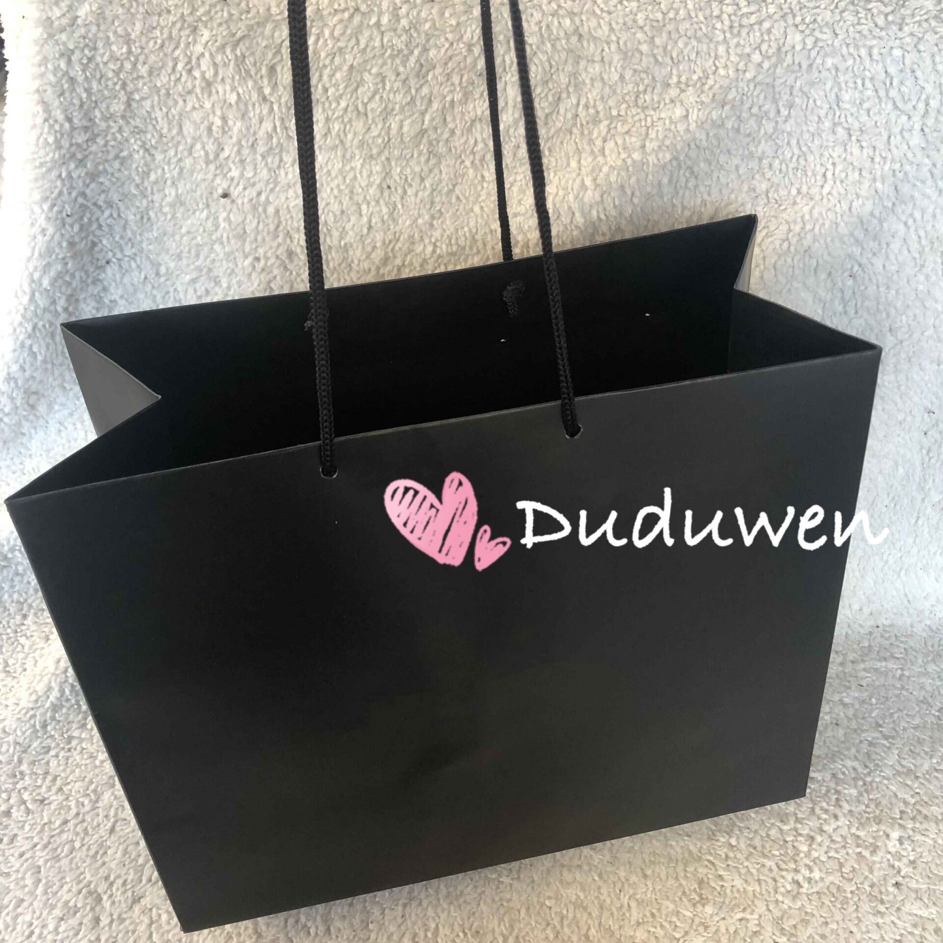 Gift Wrap 28X23X13CM C black paper handbag for jewelry bag party-gift packing bag with letter boutique packing
Gift Wrap 28X23X13CM C black paper handbag for jewelry bag party-gift packing bag with letter boutique packing